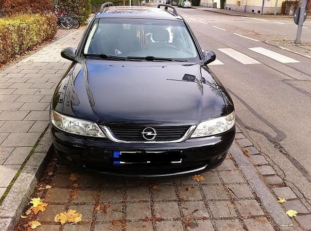 Gebraucht Opel Vectra Edition 101 PS (74 kW) 1999 Schwarz metallic Kombi