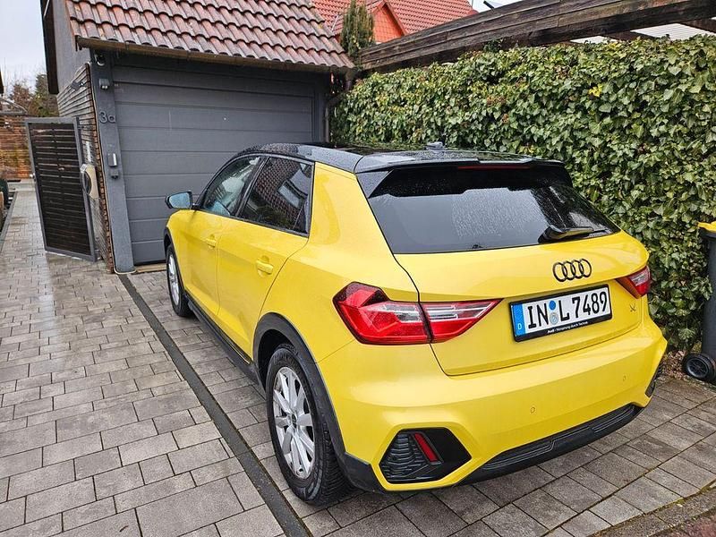 Gebraucht Audi A1 Comfort 95 PS (69 kW) 2023 Gelb SUV