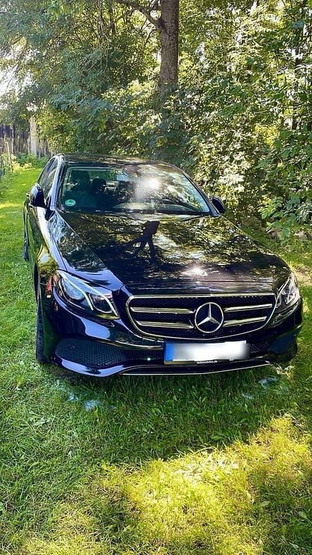 Schwarz Gebraucht 2019 Mercedes E200 Limousine | 26.500 € (Fairer Preis) - Bild 1/4