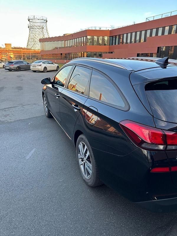 Gebraucht Hyundai i30 YES! 120 PS (88 kW) 2019 Schwarz Kombi