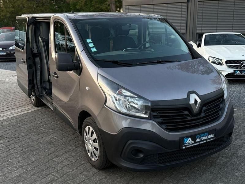 Second-hand Renault Trafic 121 CP (88 kW) 2017 Gri Monovolum
