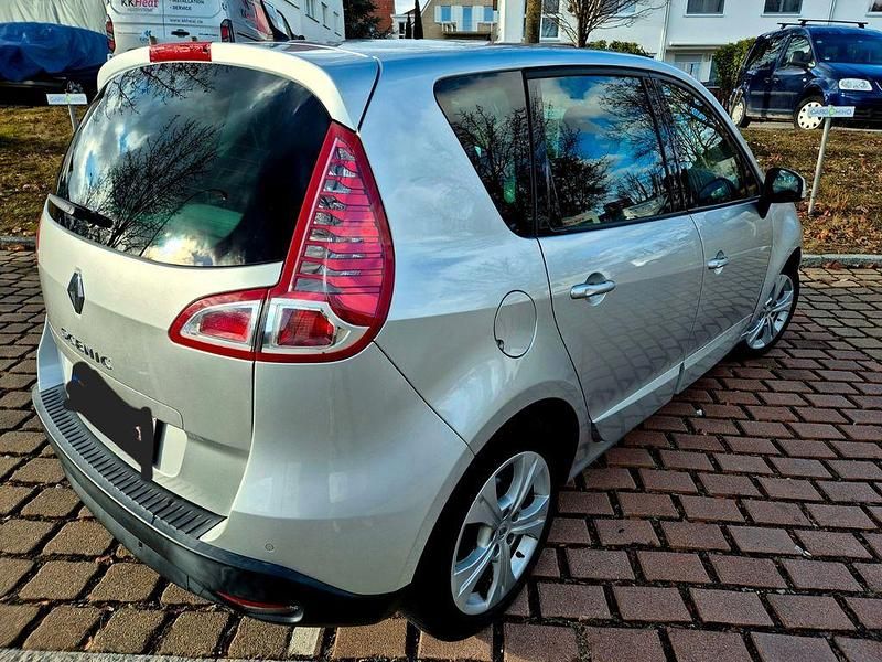 Gebraucht Renault Scénic III Expression 110 PS (80 kW) 2011 Silber Van / Kleinbus