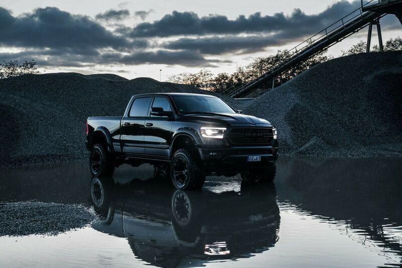 Gebraucht Dodge Ram 401 PS (294 kW) 2022 Schwarz metallic Pickup