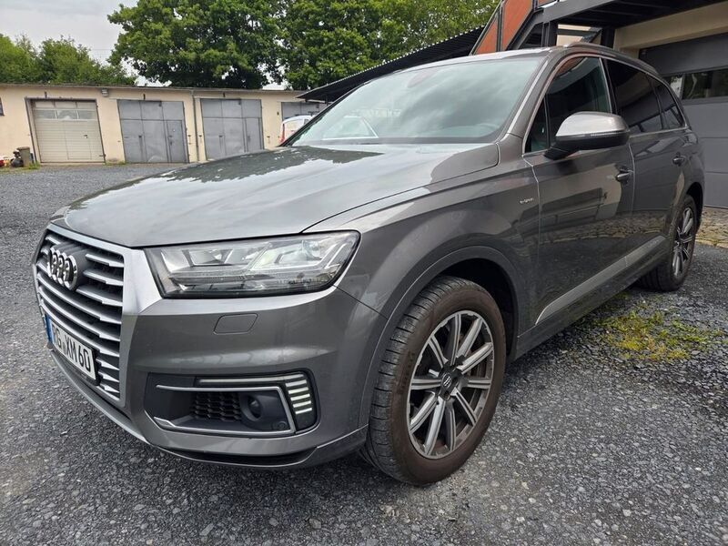 Grau Gebraucht 2016 Audi Q7 Ambiente SUV | 24.999 € (Superpreis) - Bild 1/4