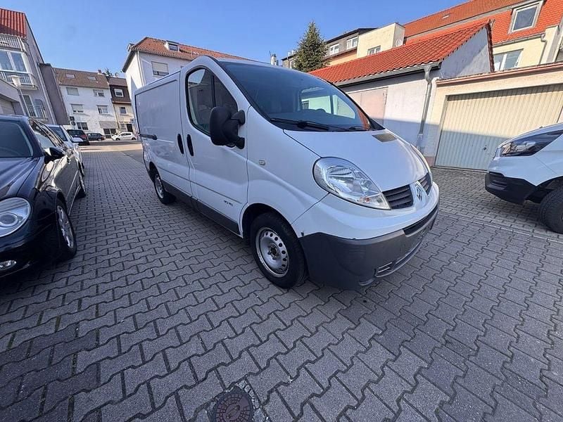 Gebraucht Renault Trafic 114 PS (83 kW) 2011 Weiß Van / Kleinbus