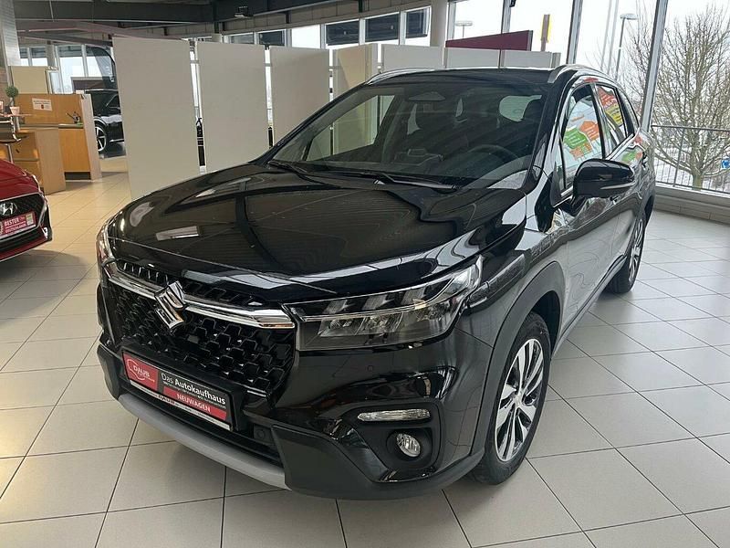 Cosmic black pearl (schwarz) Gebraucht 2025 Suzuki SX4 S-Cross Comfort+ SUV | 30.990 € (Teuer) - Bild 1/4