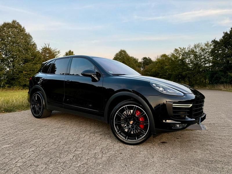 Schwarz Gebraucht 2016 Porsche Cayenne Turbo Chrono SUV | 40.900 € - Bild 1/4