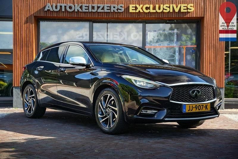 Gebraucht Infiniti Q30 Premium 122 PS (89 kW) 2016 Schwarz Kleinwagen