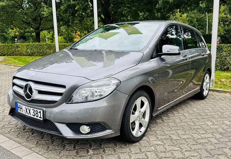 Grau Gebraucht 2012 Mercedes B200 Van / Kleinbus | 9.950 € (Guter Preis) - Bild 1/4