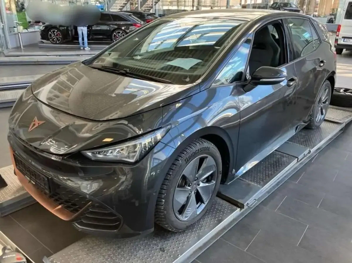 Używany Cupra Born 150 kW (204 KM) 2023 Szary Hatchback