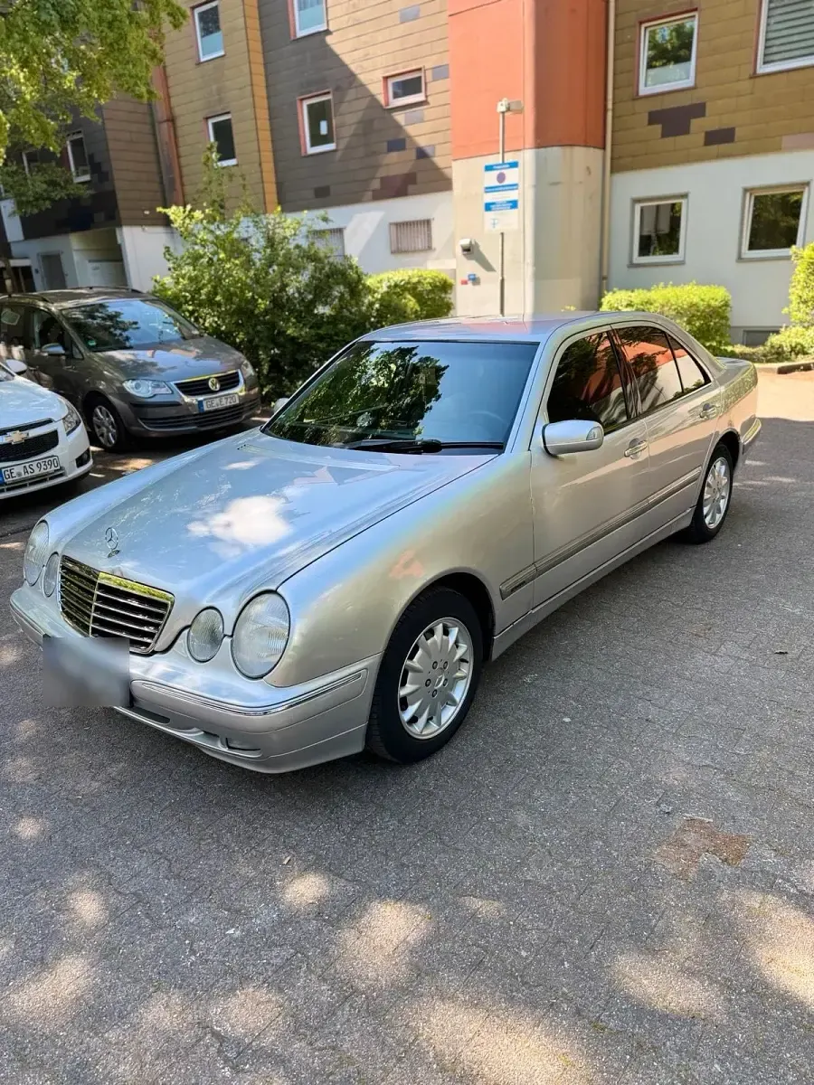 Gebraucht Mercedes E200 136 PS (100 kW) 2000 Silber Limousine