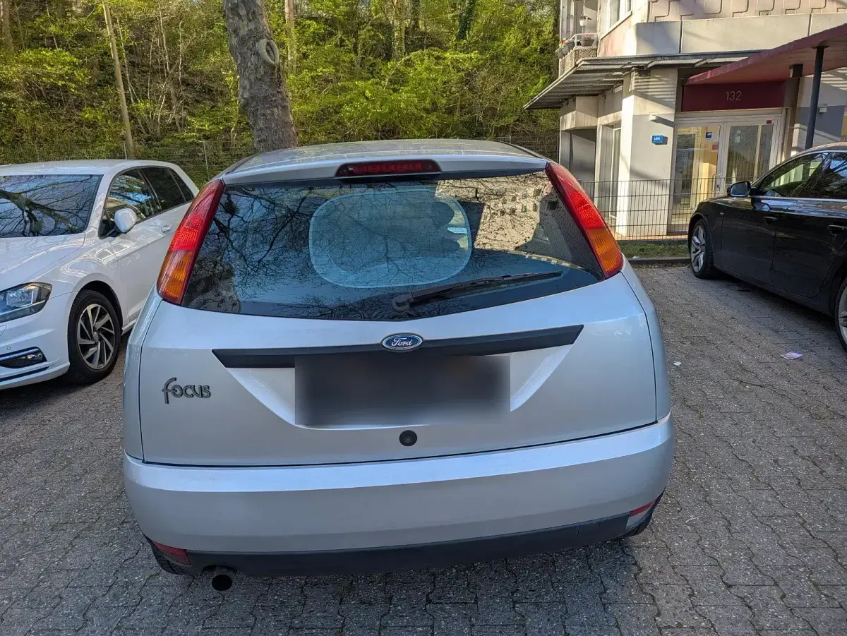 Gebraucht Ford Focus 115 PS (84 kW) 2001 Silber Limousine