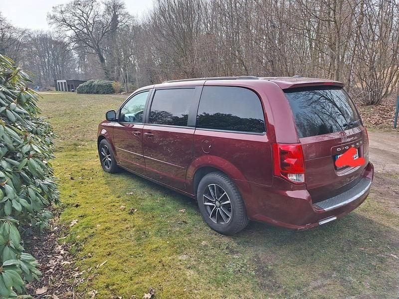 Second-hand Dodge Grand Caravan 287 CP (211 kW) 2017 Roșu Monovolum
