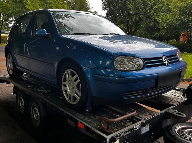 Blau Gebraucht 2000 VW Golf IV Limousine | 850 € (Superpreis) - Bild 1/4
