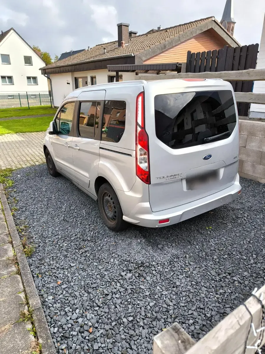 Gebraucht Ford Tourneo Connect Titanium 100 PS (73 kW) 2017 Silber Van / Kleinbus