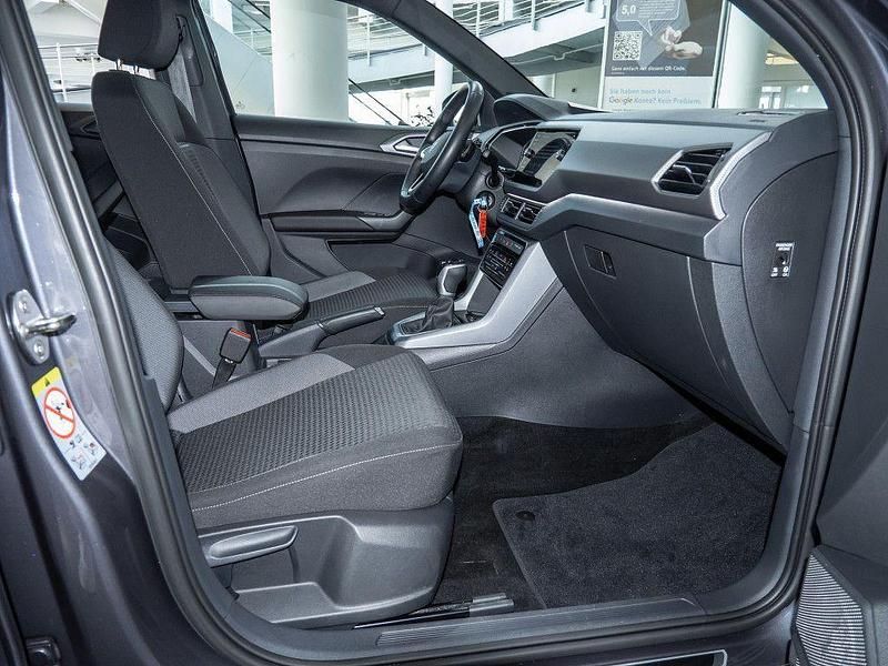 Gebraucht VW T-Cross Active 110 PS (80 kW) 2023 Rauchgrau metallic SUV