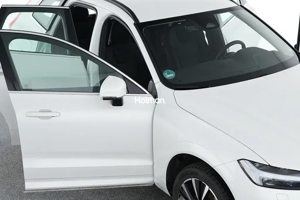 Używany Volvo XC60 Core 197 KM (144 kW) 2024 Biały SUV