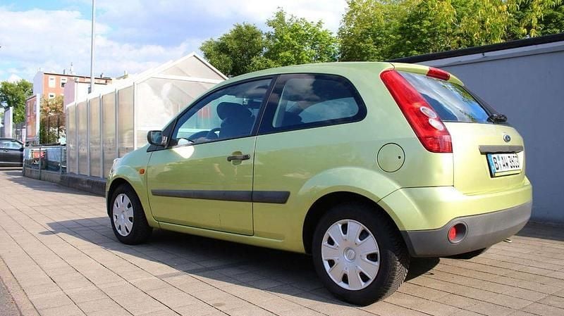 Gebraucht Ford Fiesta 60 PS (44 kW) 2006 Gelb Kleinwagen