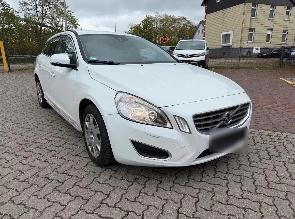 Gebraucht Volvo V60 203 PS (149 kW) 2010 Weiß Kombi