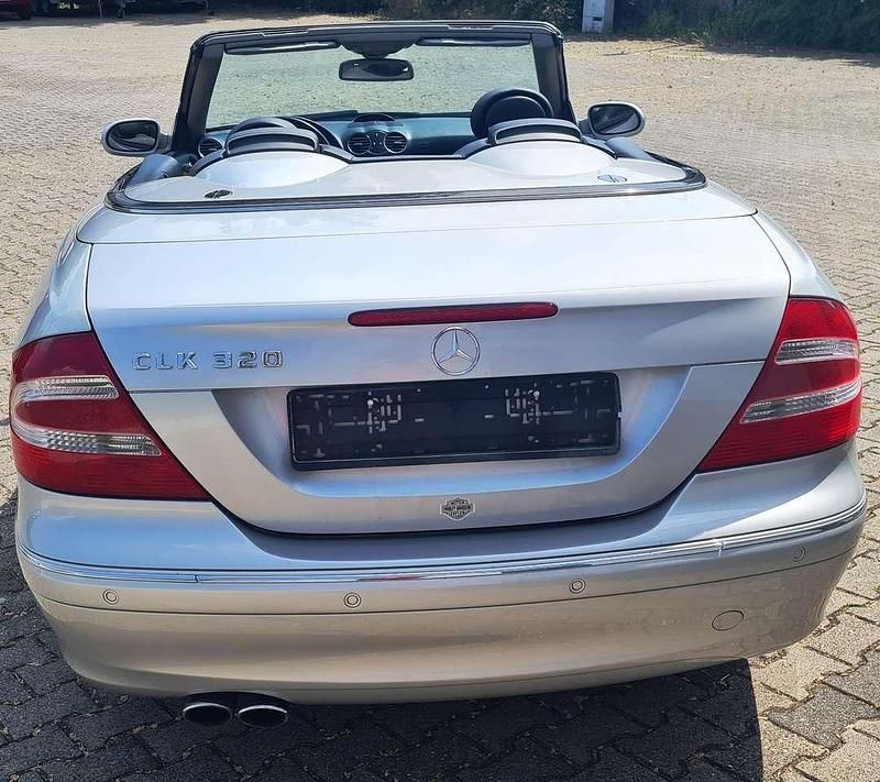 Gebraucht Mercedes CLK320 AMG 218 PS (160 kW) 2003 Silber Cabrio