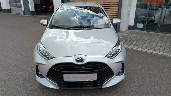 Gebraucht Toyota Yaris Basis 116 PS (85 kW) 2020 Platinsilber metallic