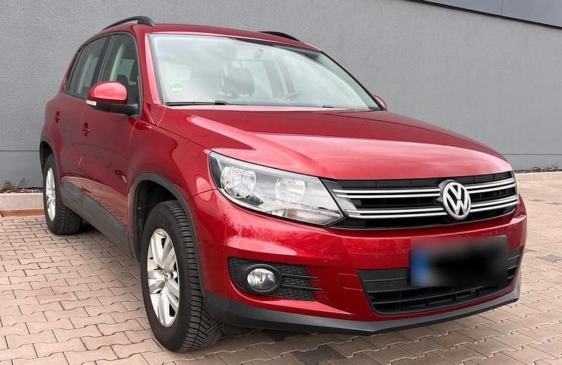Gebraucht VW Tiguan 122 PS (89 kW) 2013 Rot SUV