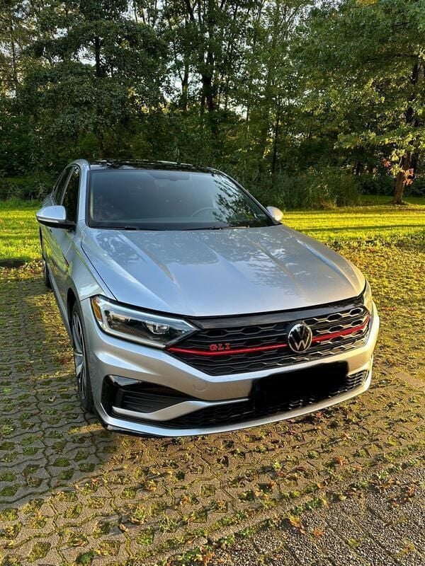 Silber Gebraucht 2019 VW Jetta Limousine | 17.500 € - Bild 1/4