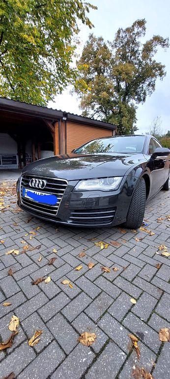 Grau Gebraucht 2011 Audi A7 Sportback Ambiente Kleinwagen | 13.800 € (Fairer Preis) - Bild 1/4