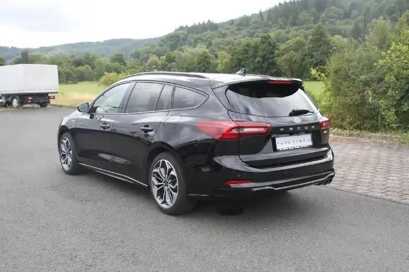 Gebraucht Ford Focus ST-Line 155 PS (114 kW) 2022 Obsidianschwarz metallic Kombi