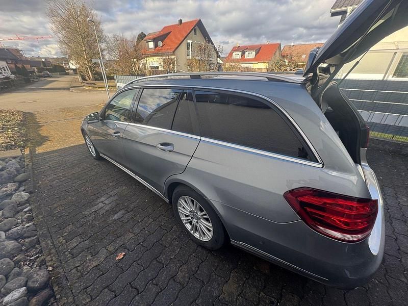 Gebraucht Mercedes E220 Avantgarde 170 PS (125 kW) 2014 Grau Kombi