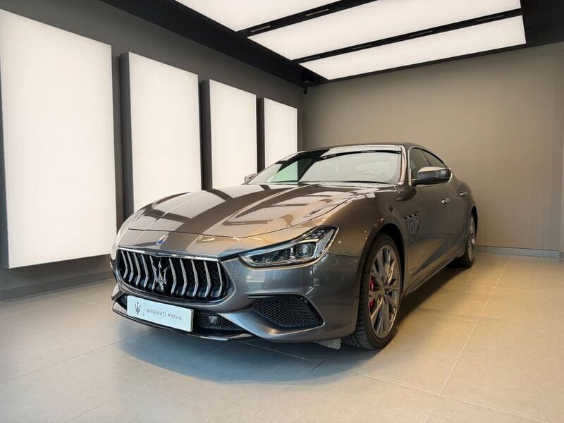 Grau Gebraucht 2019 Maserati Ghibli Coupé | 43.999 € (Etwas zu teuer) - Bild 1/4