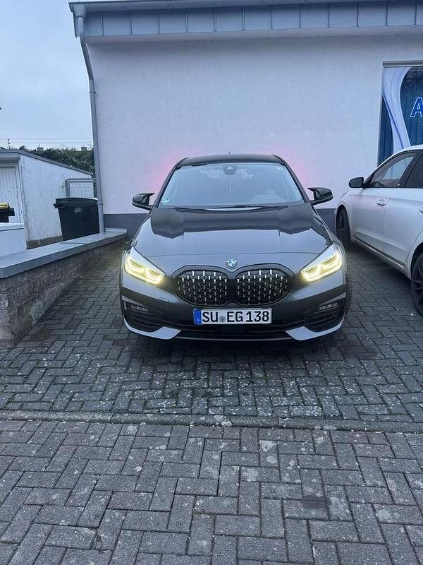 Gebraucht BMW 118 Advantage 136 PS (100 kW) 2021 Grau Kleinwagen