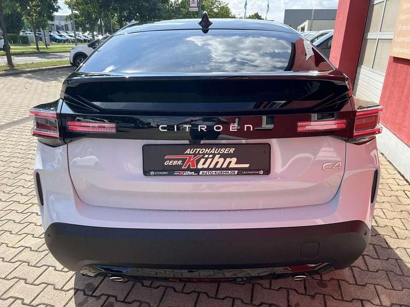 Neu Citroën C4 PureTech 131 PS (96 kW) 2025 Okenitweiß metallic Limousine