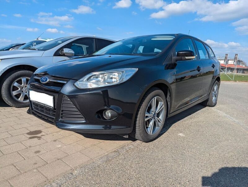 Schwarz Gebraucht 2014 Ford Focus Ambiente Kombi | 3.100 € (Fairer Preis) - Bild 1/4