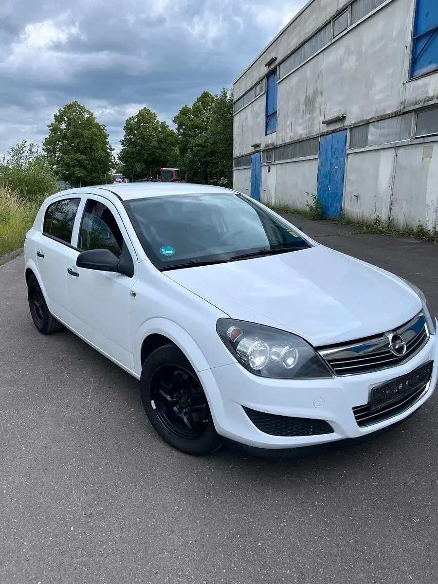Gebraucht Opel Astra 116 PS (85 kW) 2009 Weiß Limousine