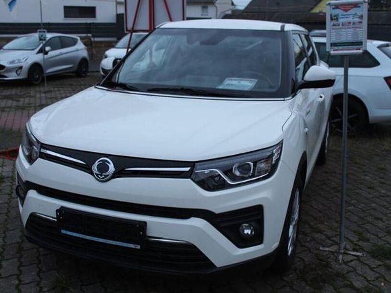 Weiß Gebraucht 2021 Ssangyong (KGM) Tivoli SUV | 15.900 € - Bild 1/4