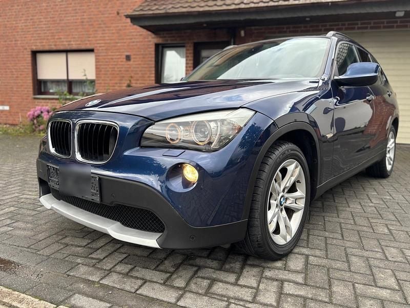 Blau Gebraucht 2009 BMW X1 SUV | 8.990 € (Fairer Preis) - Bild 1/4