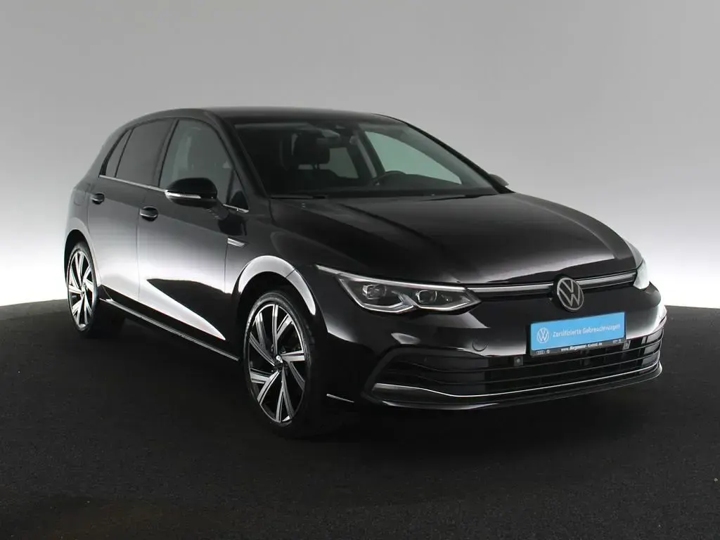 Gebraucht VW Golf VIII Style 150 PS (110 kW) 2023 Schwarz / deep black Limousine