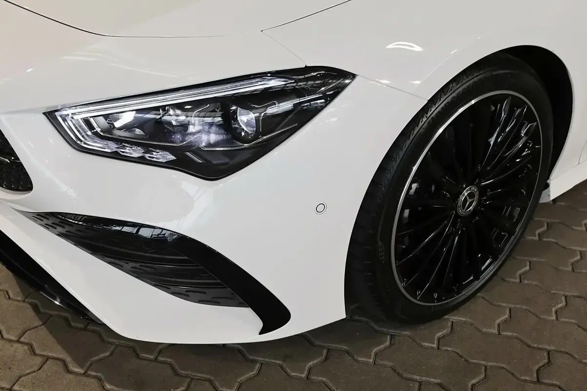 Gebraucht Mercedes CLA200 AMG 163 PS (119 kW) 2024 Unilack polarweiß Kombi