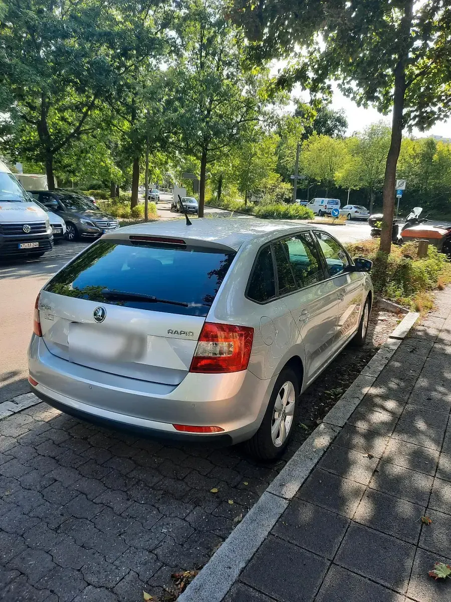Gebraucht Skoda Rapid 105 PS (77 kW) 2014 Silber Kleinwagen
