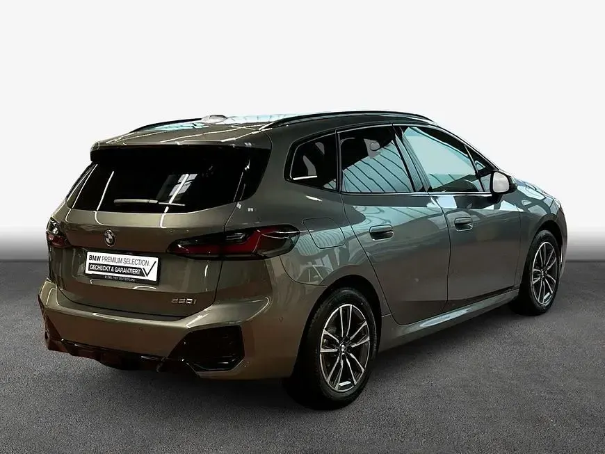 Neu BMW 220 Active Tourer Performance 156 PS (114 kW) 2026 Skyscraper grau metallic Van / Kleinbus