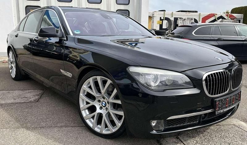 Gebraucht BMW 750 408 PS (300 kW) 2009 Black sapphire Limousine