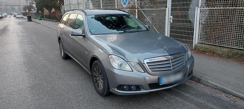 Grau Gebraucht 2010 Mercedes E200 Elegance Kombi | 6.000 € (Guter Preis) - Bild 1/4