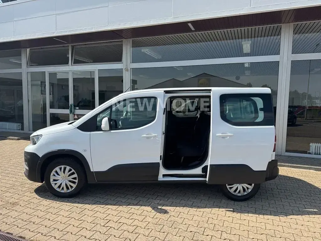 Gebraucht Peugeot Rifter Active 102 PS (75 kW) 2021 Weiß Van / Kleinbus