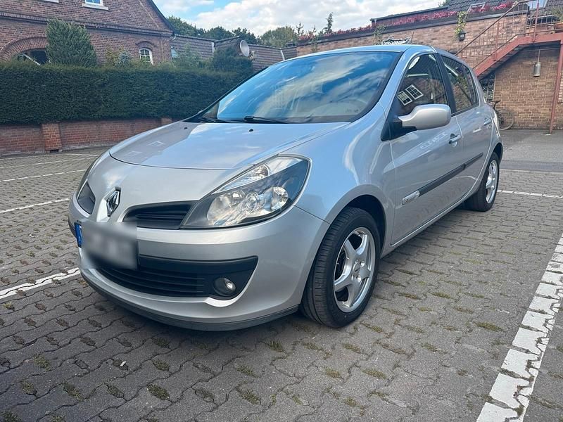 Silber Gebraucht 2007 Renault Clio III Rip Curl Kleinwagen | 2.000 € (Fairer Preis) - Bild 1/4