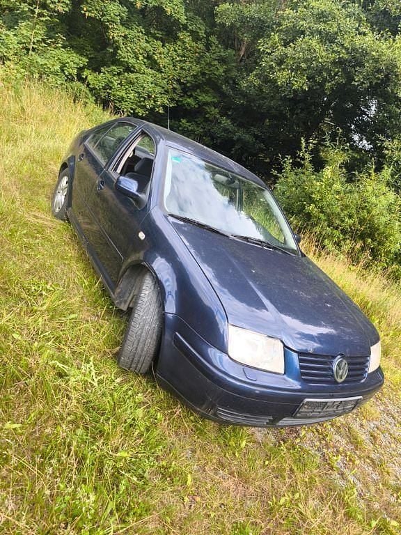 Gebraucht VW Bora Basis 101 PS (74 kW) 1999 Blau Limousine