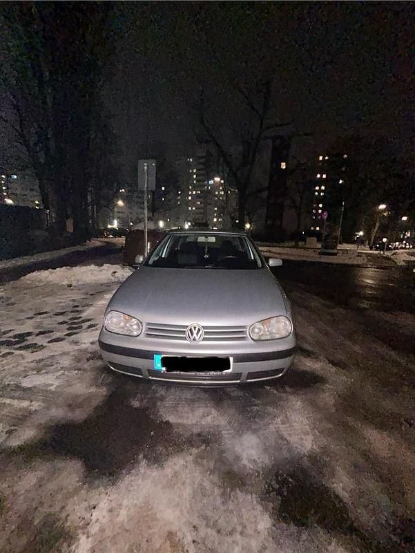 Grau Gebraucht 2002 VW Golf IV Kleinwagen | 3.000 € (Fairer Preis) - Bild 1/4
