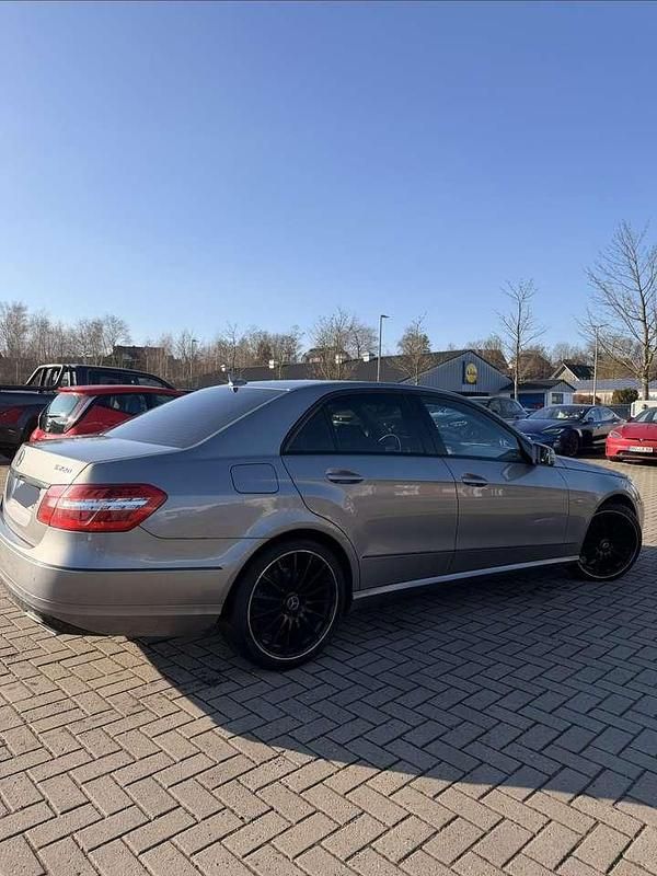 Gebraucht Mercedes E220 Avantgarde 170 PS (125 kW) 2012 Limousine