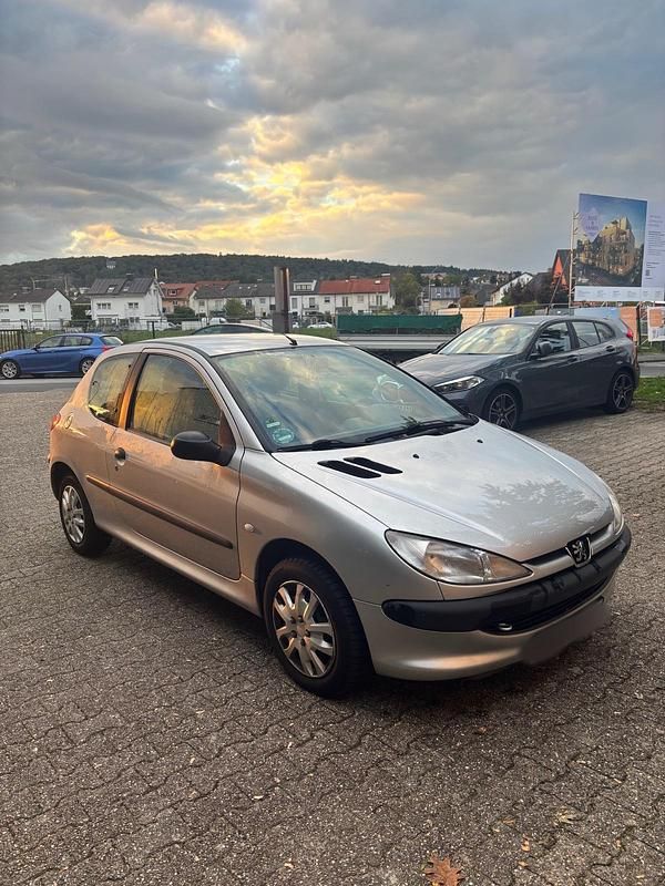 Silber Gebraucht 2002 Peugeot 206 Filou Kleinwagen | 1.350 € (Fairer Preis) - Bild 1/4