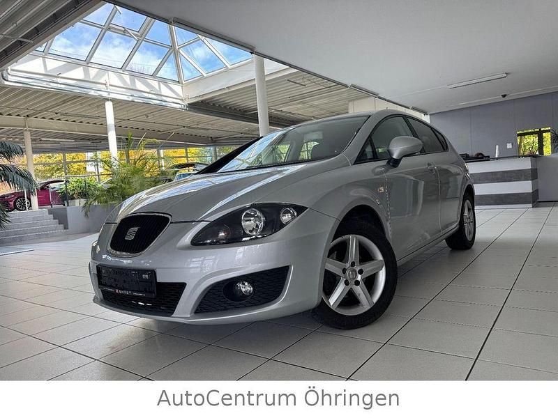 Silber Gebraucht 2012 Seat Leon Reference Limousine | 3.490 € (Fairer Preis) - Bild 1/4